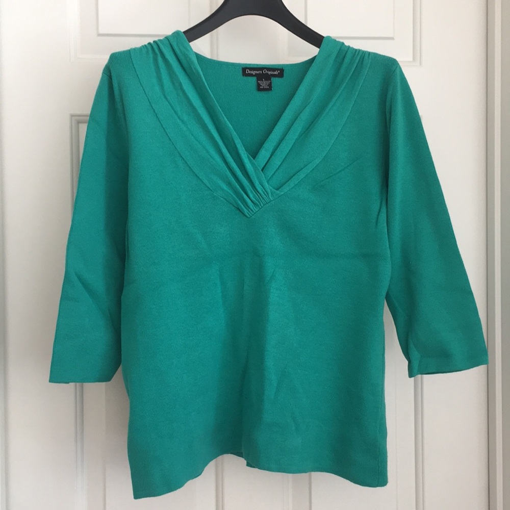 Designers Original Top Large Green Tee V-neck 3/4 Sleeves T-shirt